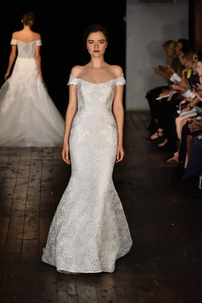 Rivini sonbahar 2017 Gelin Koleksiyonu gösteri