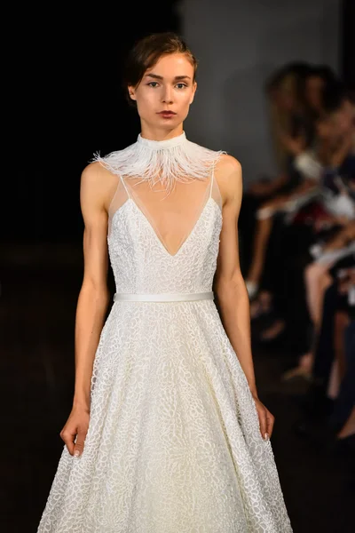 Rivini sonbahar 2017 Gelin Koleksiyonu gösteri