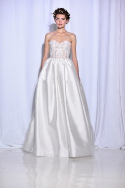  Reem Acra sonbahar 2017 Gelin Koleksiyonu gösteri