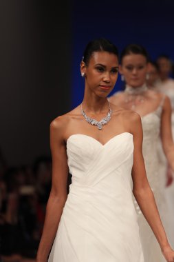 Amare gelin Couture sonbahar 2017 koleksiyonu gösteri