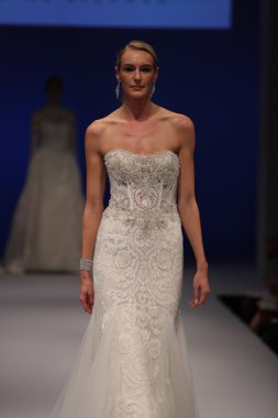 Amare gelin Couture sonbahar 2017 koleksiyonu gösteri