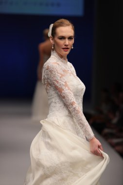 Amare gelin Couture sonbahar 2017 koleksiyonu gösteri