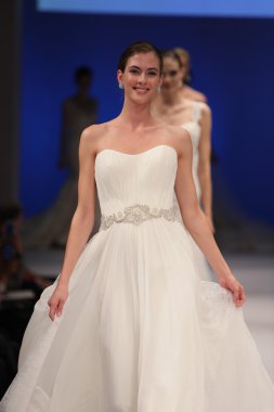 Amare gelin Couture sonbahar 2017 koleksiyonu gösteri