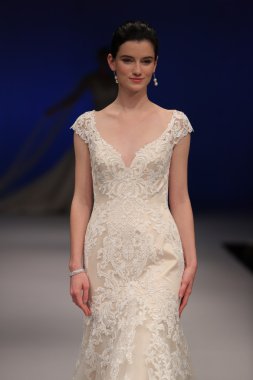 Amare gelin Couture sonbahar 2017 koleksiyonu gösteri