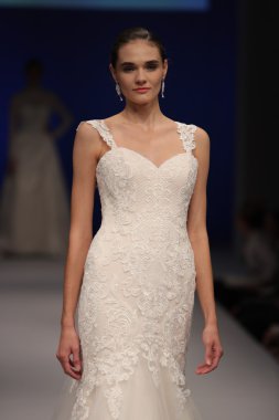 Amare gelin Couture sonbahar 2017 koleksiyonu gösteri