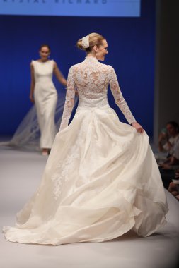 Amare gelin Couture sonbahar 2017 koleksiyonu gösteri