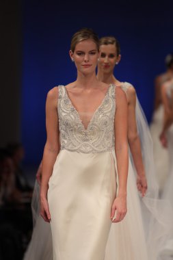 Amare gelin Couture sonbahar 2017 koleksiyonu gösteri
