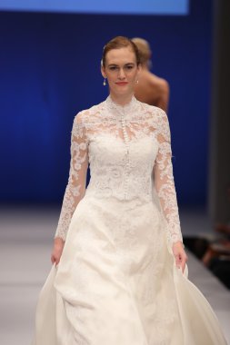 Amare gelin Couture sonbahar 2017 koleksiyonu gösteri