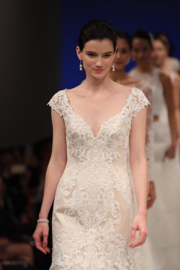 Amare gelin Couture sonbahar 2017 koleksiyonu gösteri