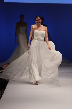 Amare gelin Couture sonbahar 2017 koleksiyonu gösteri