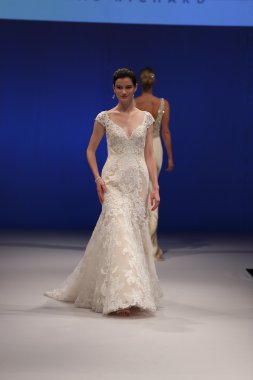 Amare gelin Couture sonbahar 2017 koleksiyonu gösteri