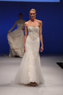 Amare gelin Couture sonbahar 2017 koleksiyonu gösteri