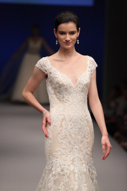 Amare gelin Couture sonbahar 2017 koleksiyonu gösteri