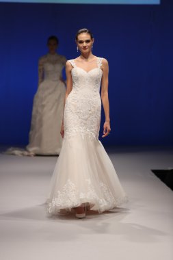 Amare gelin Couture sonbahar 2017 koleksiyonu gösteri