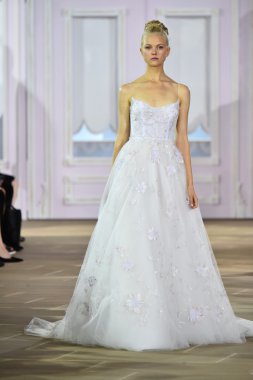 Ines Di Santo sonbahar 2017 Gelin Koleksiyonu gösteri 