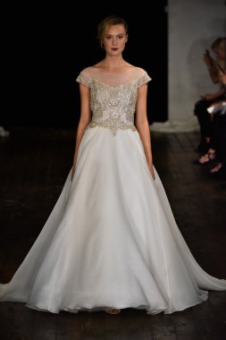 Rivini sonbahar 2017 Gelin Koleksiyonu gösteri