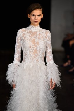Rivini sonbahar 2017 Gelin Koleksiyonu gösteri