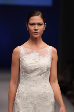 Amare gelin Couture sonbahar 2017 koleksiyonu gösteri