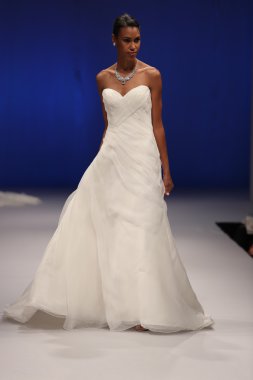 Amare gelin Couture sonbahar 2017 koleksiyonu gösteri