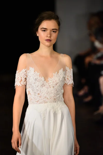Rivini Fall 2017 Bridal collection show — Stock Photo, Image