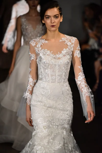  Rivini sonbahar 2017 Gelin Koleksiyonu gösteri 