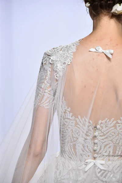  Reem Acra sonbahar 2017 Gelin Koleksiyonu gösteri