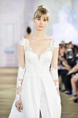 Ines Di Santo sonbahar 2017 Gelin Koleksiyonu gösteri 
