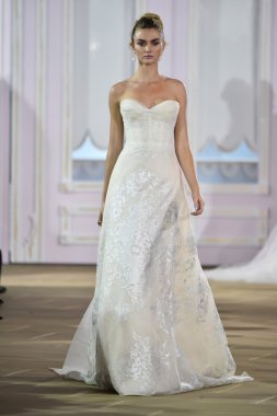 Ines Di Santo sonbahar 2017 Gelin Koleksiyonu gösteri 