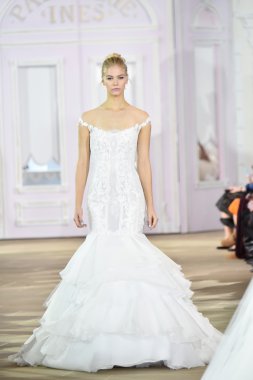 Ines Di Santo sonbahar 2017 Gelin Koleksiyonu gösteri 
