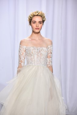  Reem Acra sonbahar 2017 Gelin Koleksiyonu gösteri