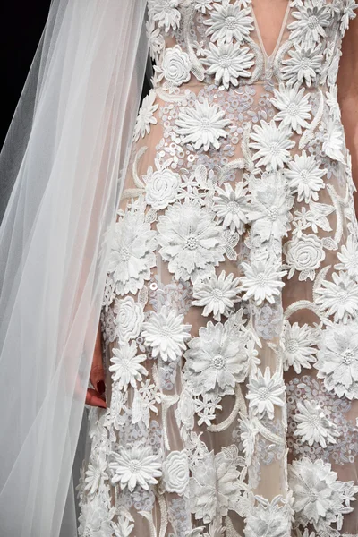 Naeem Khan upadek 2017 Bridal kolekcja Pokaż — Zdjęcie stockowe