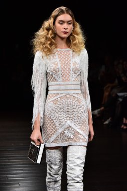 Naeem Khan sonbahar 2017 Gelin Koleksiyonu gösteri