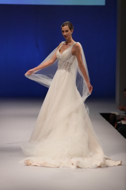 Amare gelin Couture sonbahar 2017 koleksiyonu gösteri