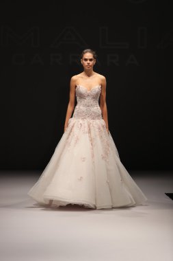 Milady Sonbahar Eve 2017 koleksiyon gösterisi