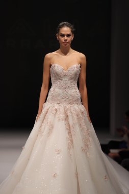 Milady Sonbahar Eve 2017 koleksiyon gösterisi