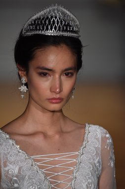 Alon Livne beyaz 2017 gelinlik koleksiyonu