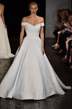 Rivini sonbahar 2017 Gelin Koleksiyonu gösteri 