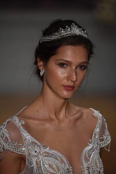 Alon Livne beyaz 2017 gelinlik koleksiyonu