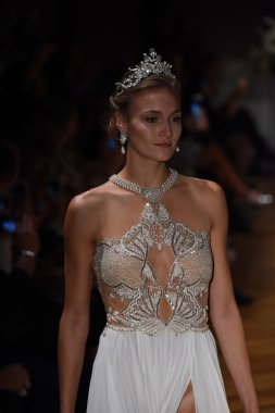 Alon Livne beyaz 2017 gelinlik koleksiyonu