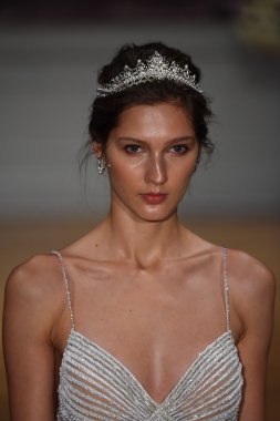 Alon Livne beyaz 2017 gelinlik koleksiyonu