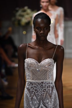 Alon Livne beyaz 2017 gelinlik koleksiyonu