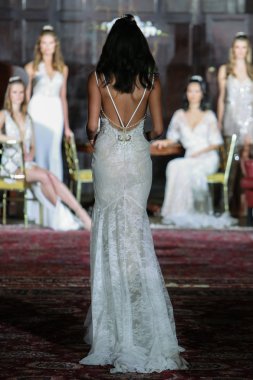 Julie Vino sonbahar 2017 koleksiyonu gösteri