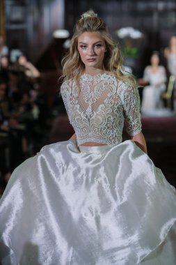 Julie Vino sonbahar 2017 koleksiyonu gösteri