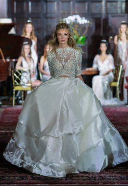 Julie Vino sonbahar 2017 koleksiyonu gösteri