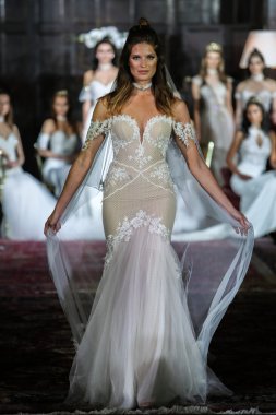 Julie Vino sonbahar 2017 koleksiyonu gösteri