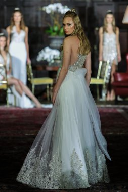 Julie Vino sonbahar 2017 koleksiyonu gösteri