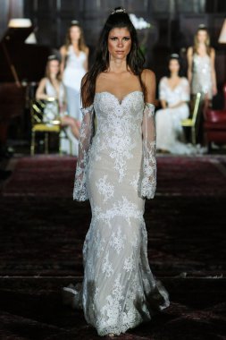 Julie Vino sonbahar 2017 koleksiyonu gösteri