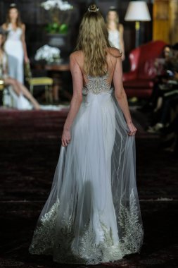 Julie Vino sonbahar 2017 koleksiyonu gösteri