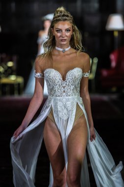 Julie Vino sonbahar 2017 koleksiyonu gösteri