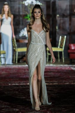 Julie Vino sonbahar 2017 koleksiyonu gösteri